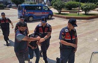 Akrabasını tornavida ile öldüren zanlı mahkemeye...