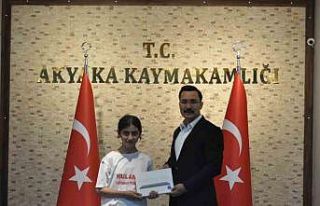 Akyaka’da başarılı öğrenci ödüllendirildi