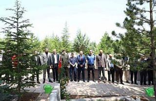 Alaca protokolü bayramda şehitleri unutmadı