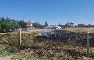 Alaca’da boş arsada yangın paniği: İtfaiye hızla...