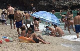 Alanya sahillerinde bayram yoğunluğu