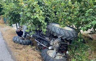 Alaplı’da traktör devrildi