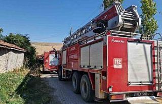 Alevlere teslim olan 3 ev ve 160 dönüm arazi zarar...