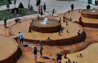 Altın sarısı rengiyle kendine hayran bırakan travertenler...