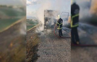 Amasya’da seyir halindeki beton mikseri alev alev...