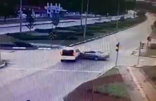 Amasya’da ticari araç ile otomobil çarpıştı:...