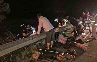 Anadolu Otoyolu’nda feci kaza... Tır, minibüse...