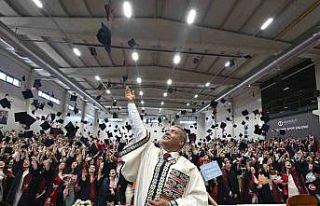 Anadolu Üniversitesi mezuniyet törenleri tüm hızıyla...