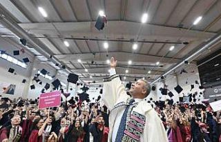 Anadolu Üniversitesi mezunlarını uğurlamaya devam...