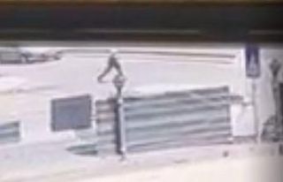 Aniden yola çıkan yaşlı adama otomobil çarptı