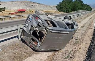 Ankara’da lastiği patlayan araç takla attı: 2...