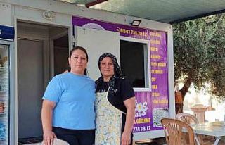 Anne kız bazlama ve gözleme yaparak hayata tutundu