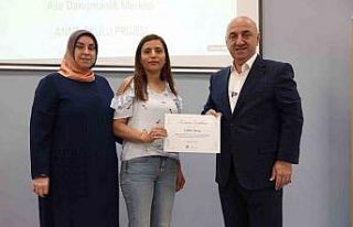 "Anne Okulu" ilk mezunlarını verdi