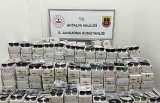 Antalya’da 16 bin adet kaçak güneş gözlüğü...