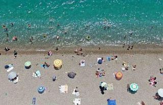 Antalya’da bayramın son günü sahiller doldu