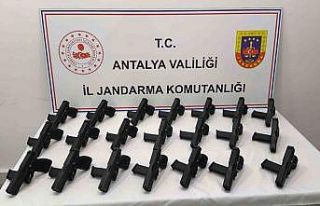 Antalya’da ruhsatsız 21 tabanca ele geçirildi,...