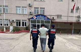 Aranan şahıslar Jandarmadan kaçamadı