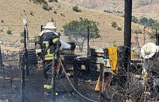 Arı kovanları yandı