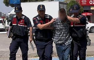 Arkadaşını boğazını keserek öldüren şahıs...