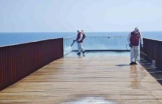 Arnavutköy’de park ve bahçeler belediye ekiplerince...