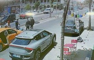 Arnavutköy’de yolun karşısına geçmek isteyen...