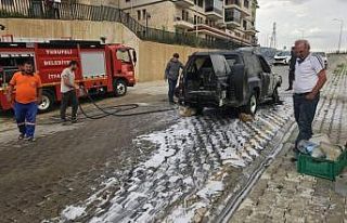 Artvin’de seyir halindeki otomobil alev alev yandı