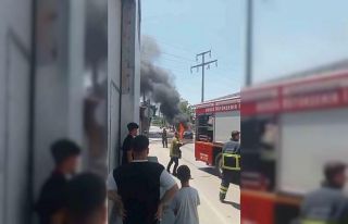 Aşırı sıcak seyir halindeki otomobili yaktı