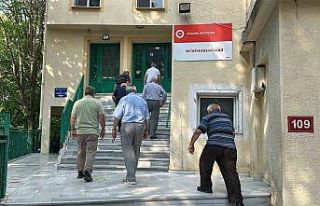 Ataşehir’de imam caminin kapısını kilitledi,...