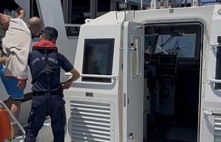 Ayvalık açıklarında gezi teknesinde rahatsızlanan...