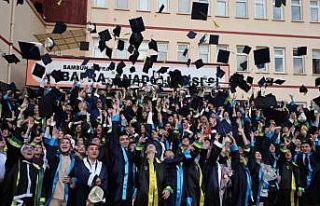 Bafra Anadolu Lisesi’nde coşkulu mezuniyet töreni