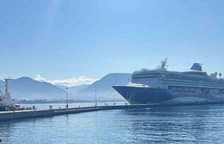 Bahama bandıralı kruvaziyer Alanya’ya demirledi