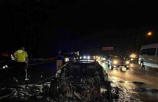 Bahçelievler’de alev alev yanan lüks otomobil...