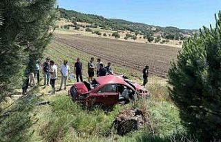 Balıkesir’de otomobil şarampole uçtu: 2 yaralı