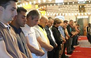 Balıkesirliler, Zağnos Paşa Cami’nde bayramlaştı