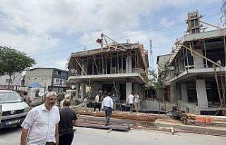 Başakşehir’de bir inşaatın duvarı, işçinin...