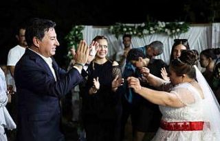 Başkan Aras, Nilay’ın gelinlik hayaline ortak...