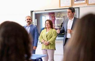 Başkan Gençay, öğrencilerin karne sevincine ortak...