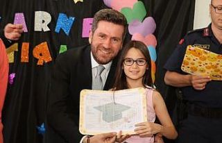 Başkan Tatık öğrencilerin karne heyecanına ortak...