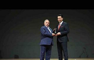 Başkan Yalçın’a ’Turizme katkı onur’ ödülü