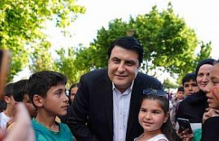 Başkan Yılmaz’dan çocuklara sürpriz ziyaret