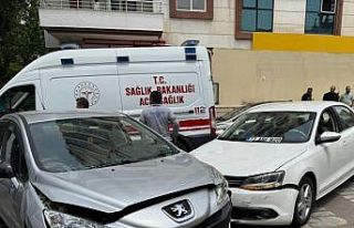 Batman’da iki otomobil çarpıştı: 3 yaralı