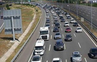 Bayram tatili dönüşünde Kocaeli’de trafik durma...