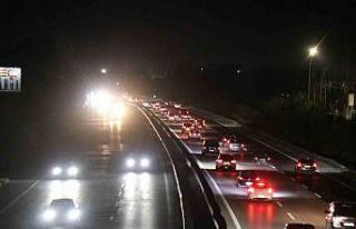 Bayramın bitmesini beklemeyenler otoyolda akıcı...