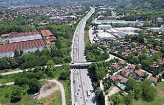 Bayramın dönüş çilesi: Otoyoldaki yoğunluk havadan...