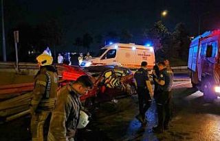 Bayrampaşa’da kontrolden çıkan otomobil bariyerlere...