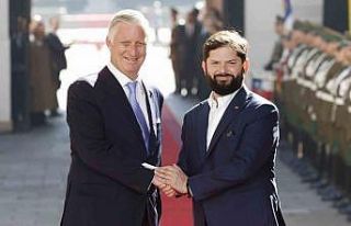 Belçika Kralı Philippe, eşi ve bakanlarla birlikte...