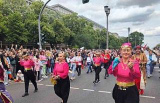 Berlin Kültürler Karnavalı’nda renkli görüntüler