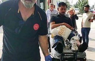 Bilettiği bıçakla koşarken çarptığı adamı...