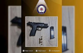 Bingöl’de araçta ruhsatsız silah ele geçirildi