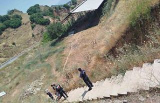 Bisikletiyle dereye uçan çocuk hayatını kaybetti